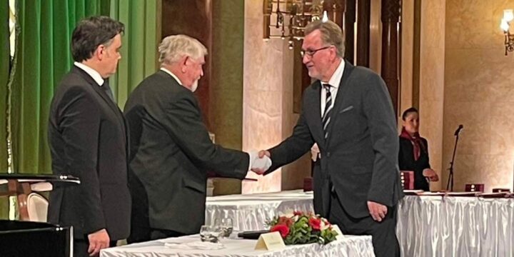 József Attila-díj Hodossy Gyulának